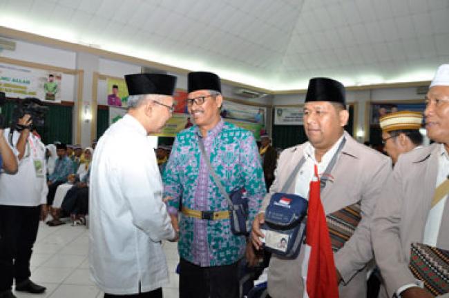 Wagubri Lepas calon jama`ah haji kloter II Embarkasi Batam